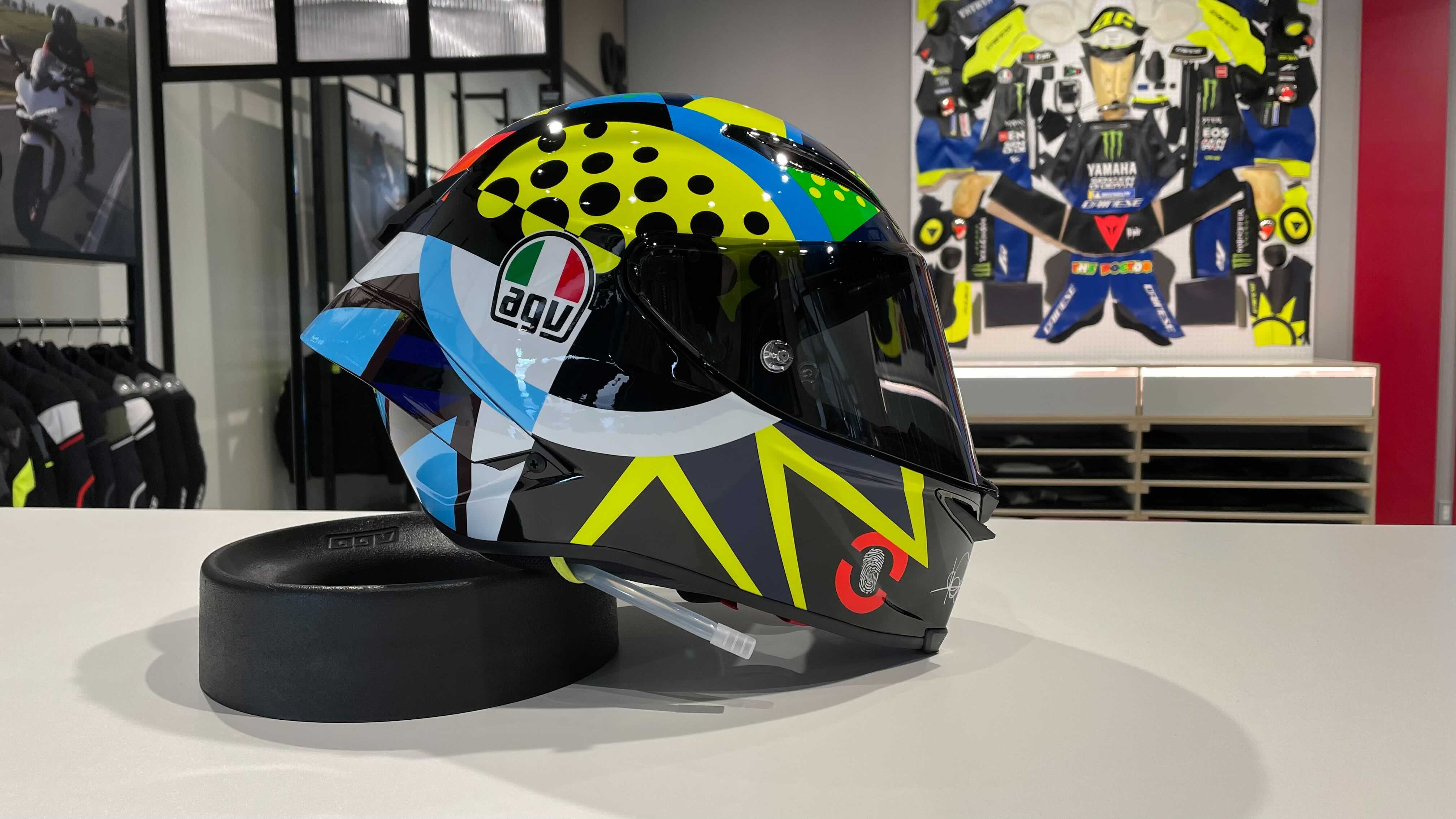 鮮やかな色で彩られた限定モデル【PISTA GP RR WINTER TEST 2020】