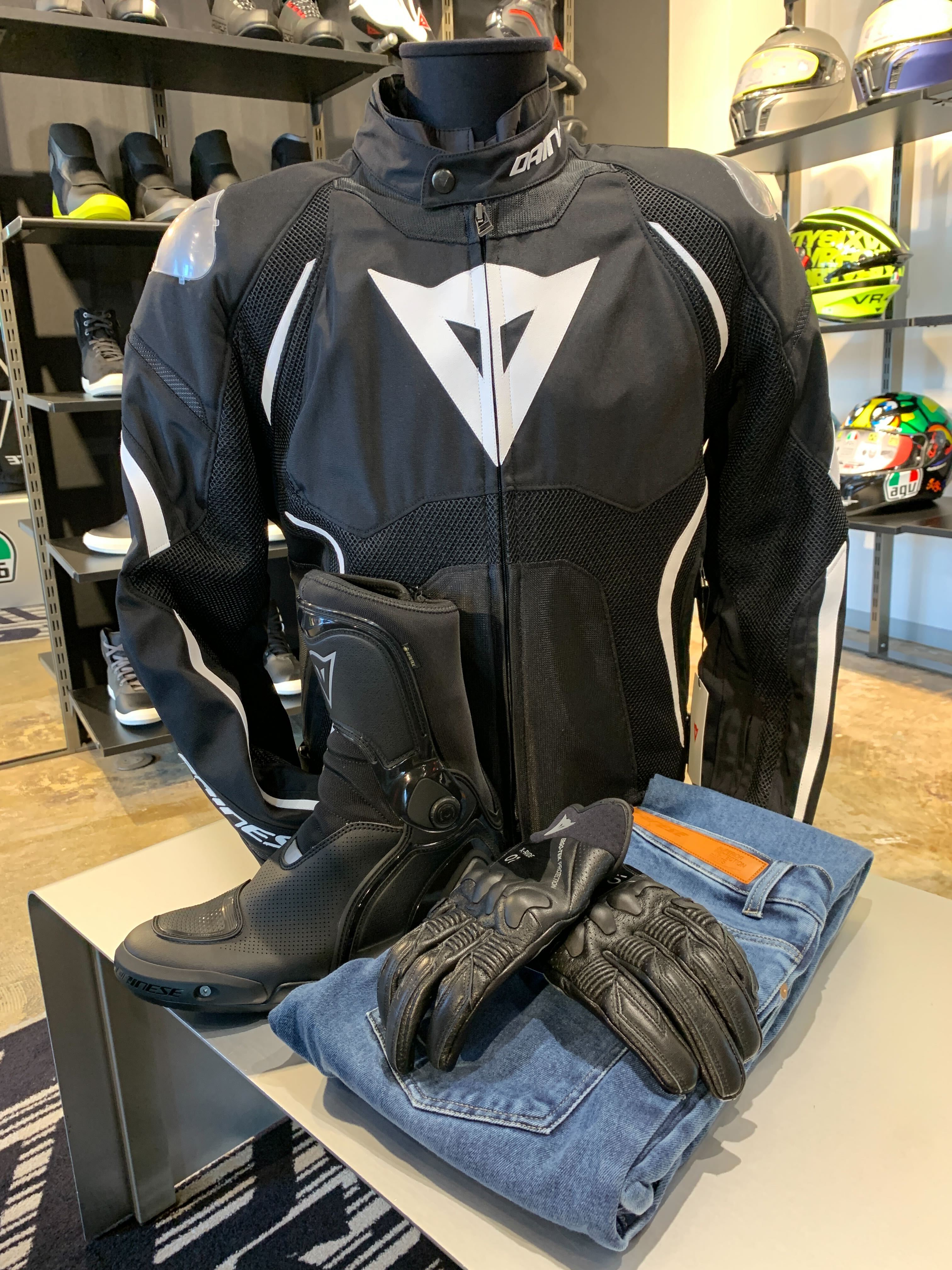 夏を目前に控えて。オートバイに乗る際の全身コーディネート【スポーツ編】