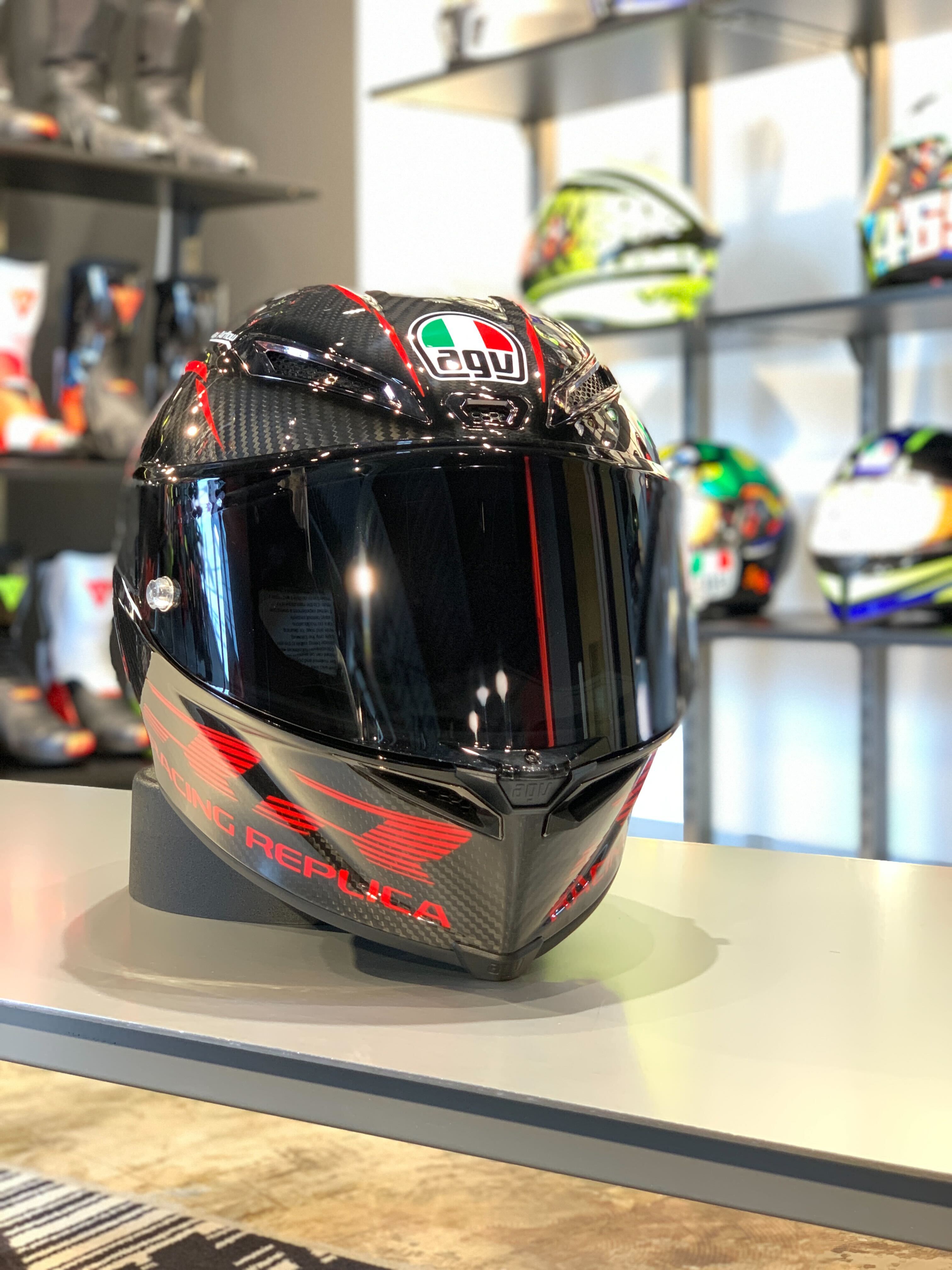 スタッフのこれ買っちゃいました！世界最高峰のフルカーボンヘルメット・PISTA GP RR 編その①