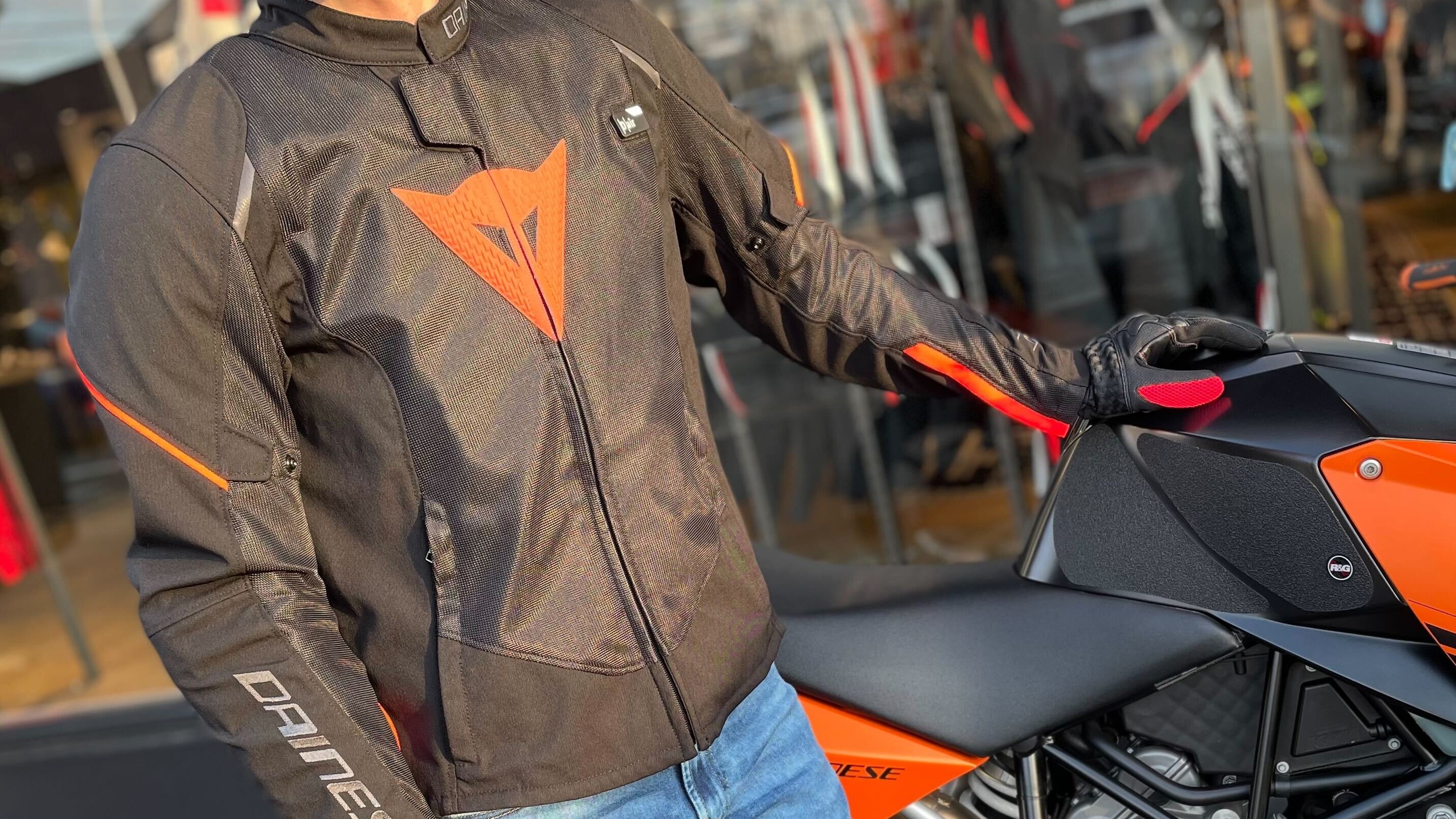 待望のエアバッグ×メッシュジャケットのオールインワンモデルが登場！