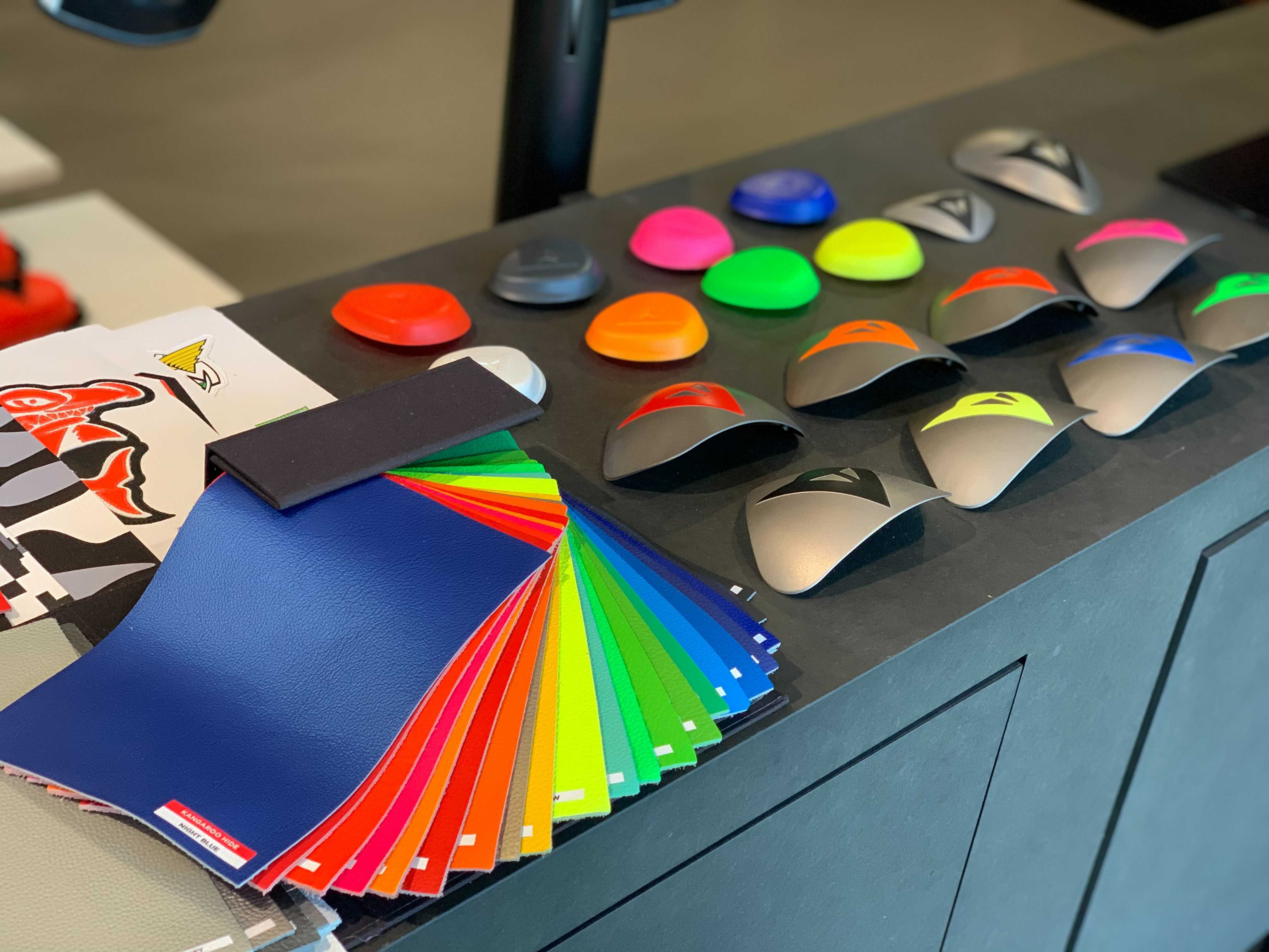 オリジナルのレザースーツなどが作れる！カスタムワークス カラーオーダーのご案内