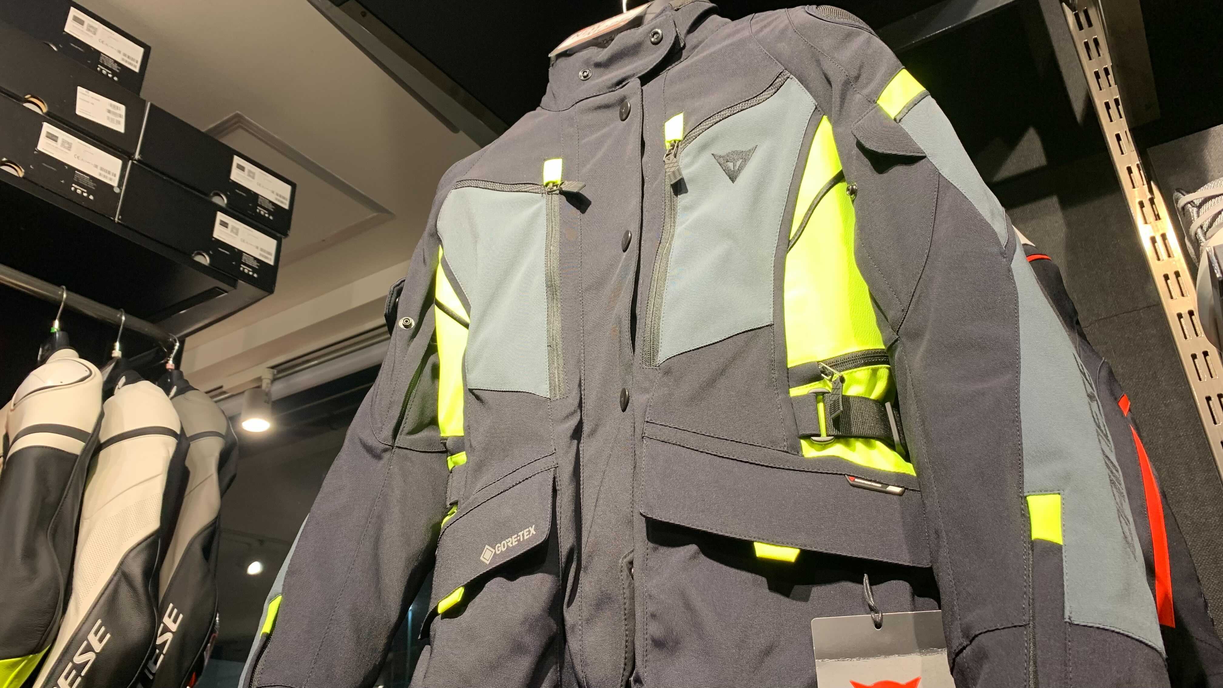 これからのシーズン、必需品となる新作アイテム！レディースモデルのジャケットをご紹介