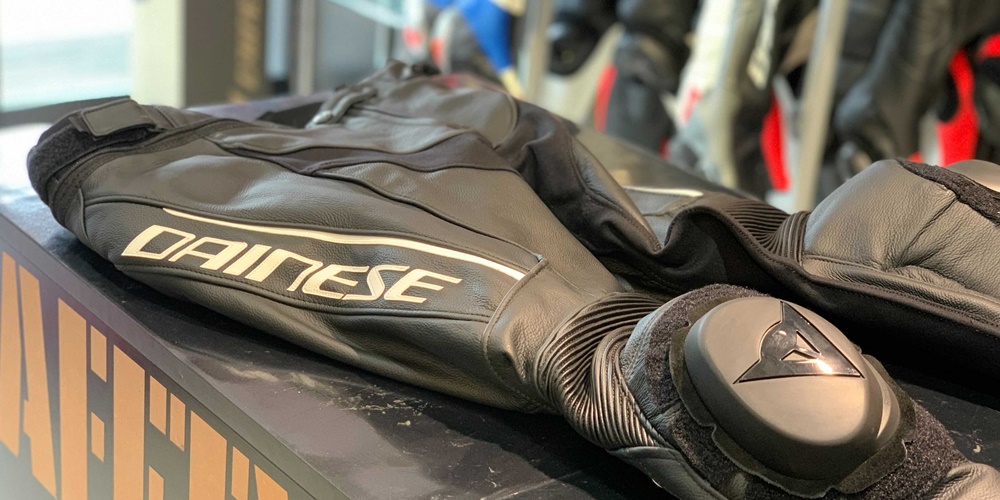 人気スライダー付レザーパンツ【DELTA 3 LEATHER PANTS】