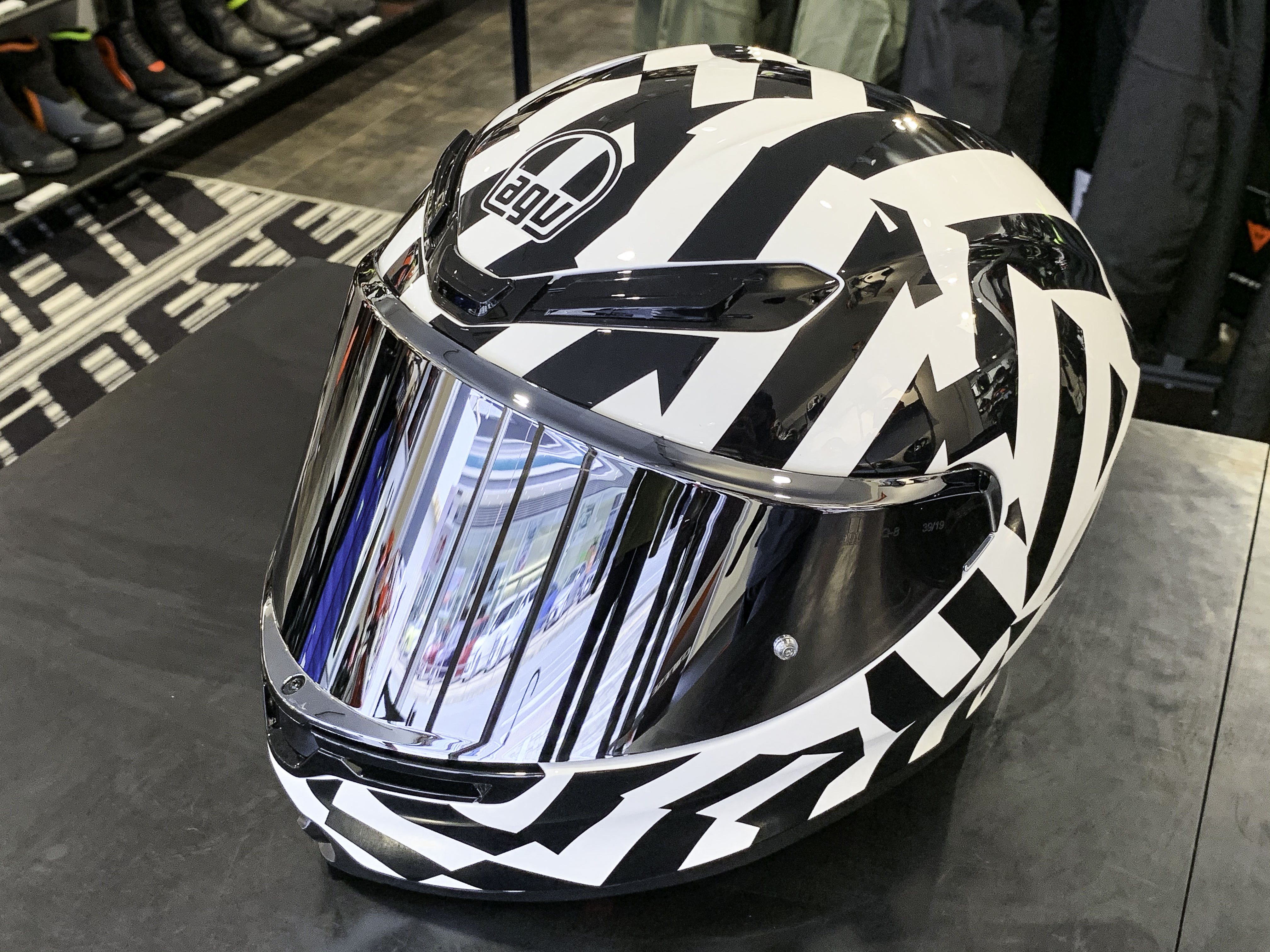 話題のヘルメット”K6”の魅力について