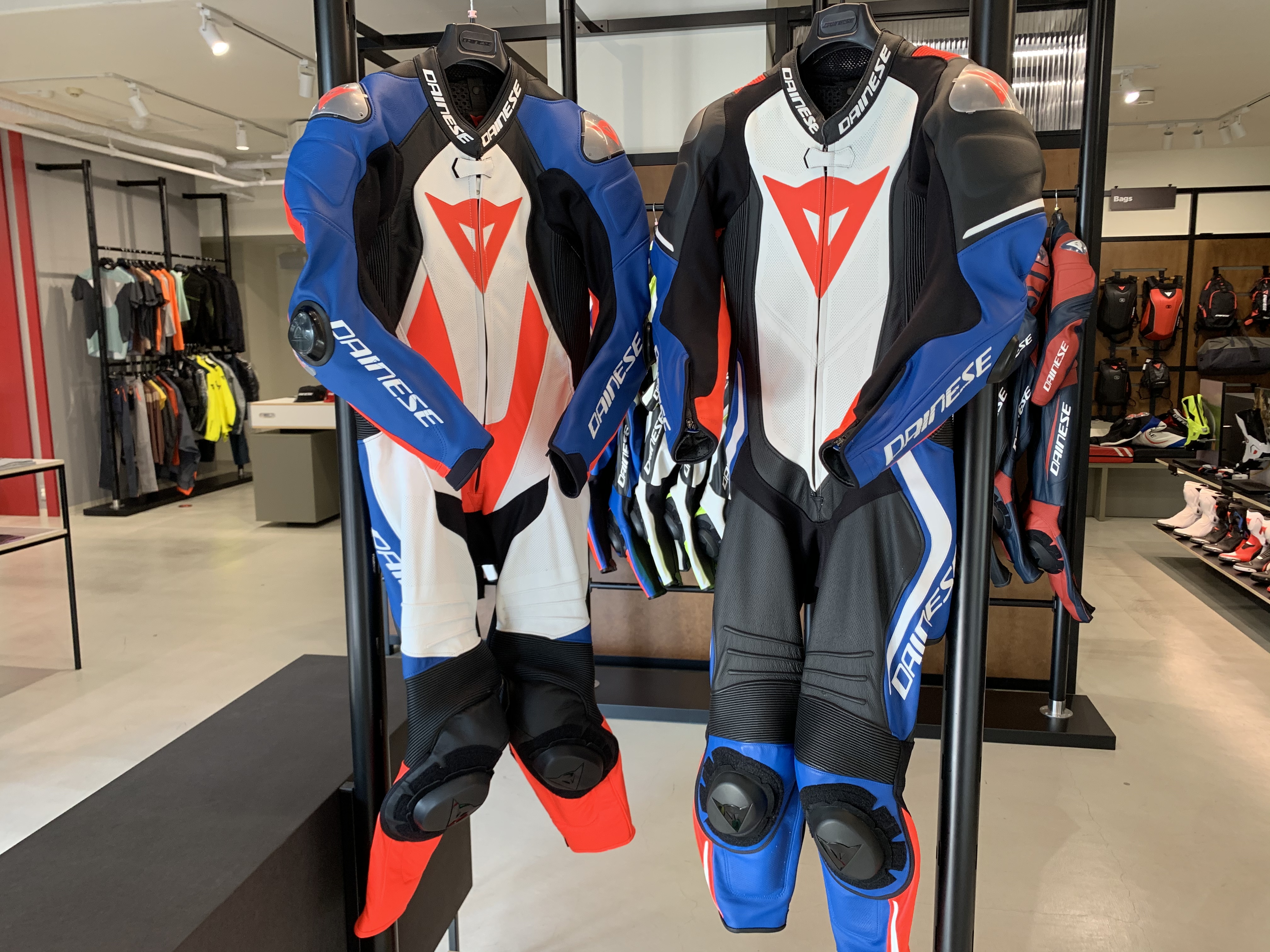 新旧【LAGUNA SECA】を並べて比較！　LAGUNA SECA 5 1PC LEATHER SUIT PERF.